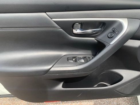 Used 2016 Nissan Altima 2.5 SL w/ Moonroof Package FWD image 13