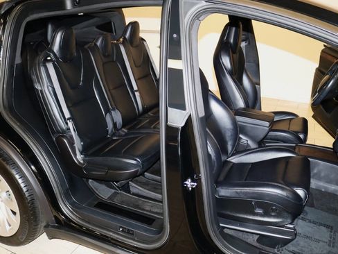 Used 2020 Tesla Model X image 27