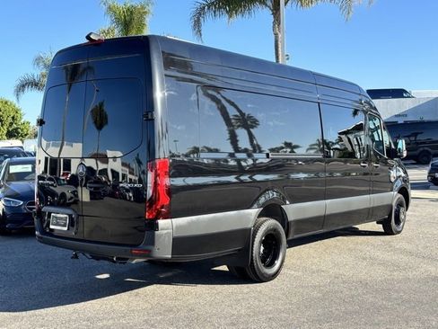Used 2024 Mercedes-Benz Sprinter 3500 image 3