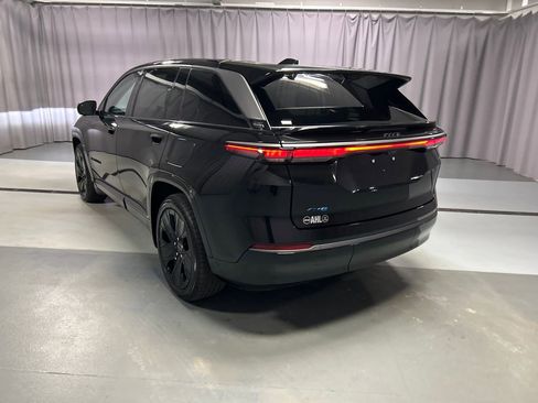 Used 2024 Jeep Wagoneer Launch Edition image 5