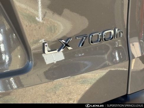 Used 2025 Lexus LX 700h Overtrail image 11