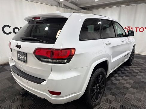 Used 2018 Jeep Grand Cherokee Altitude AWD/4WD image 7
