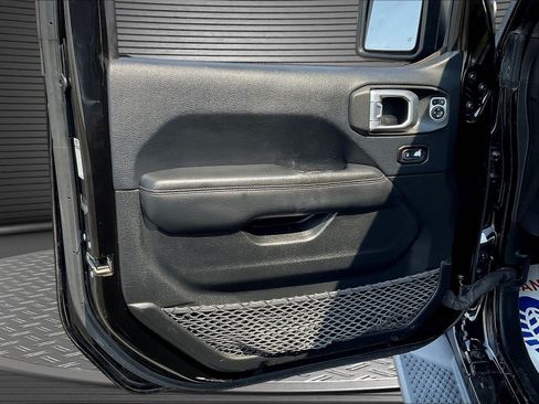 Used 2019 Jeep Wrangler Unlimited Sahara AWD/4WD image 19