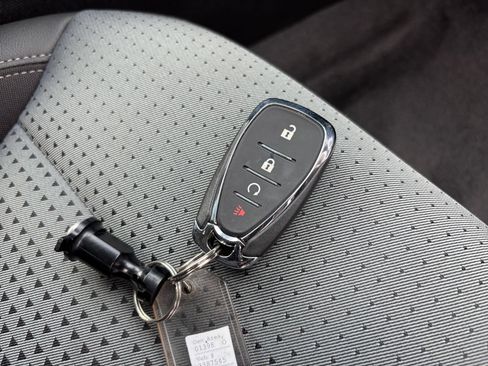 Used 2025 Chevrolet Trax LT FWD image 19