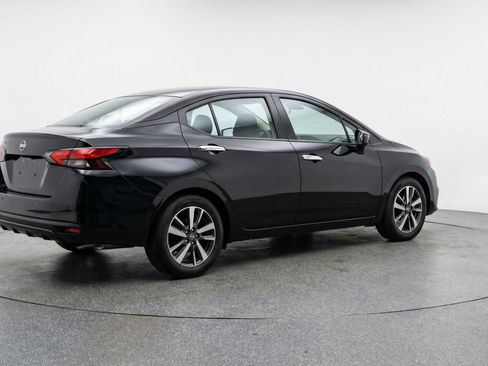 Used 2025 Nissan Versa SV image 9