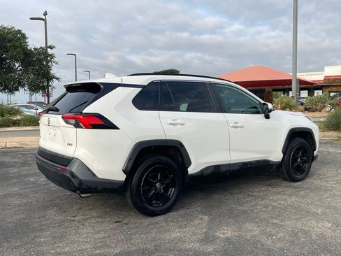 Used 2021 Toyota RAV4 XLE FWD image 5