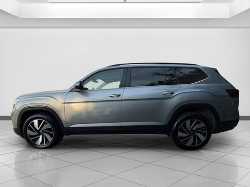 Used 2024 Volkswagen Atlas SE AWD/4WD image 2