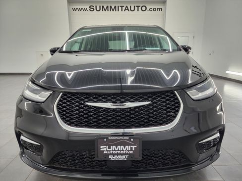 Used 2024 Chrysler Pacifica Touring-L image 20