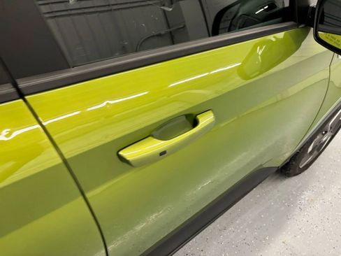 Used 2024 Hyundai Venue SEL image 24