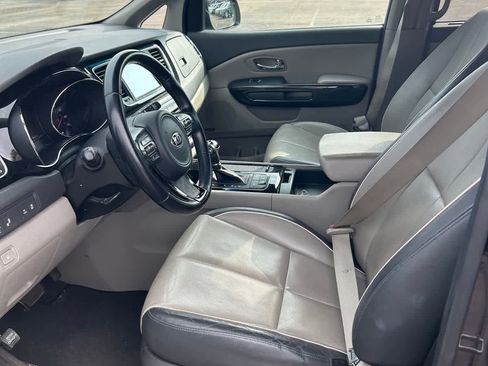 Used 2016 Kia Sedona SX image 5