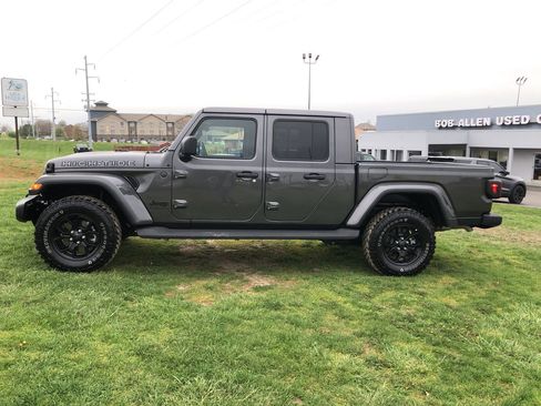 Used 2025 Jeep Gladiator Sport image 11