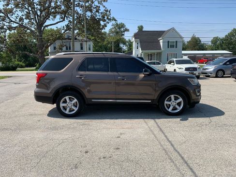 Used 2016 Ford Explorer XLT AWD/4WD image 6