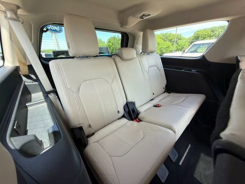 Used 2024 Ford Expedition Max Platinum AWD/4WD image 11