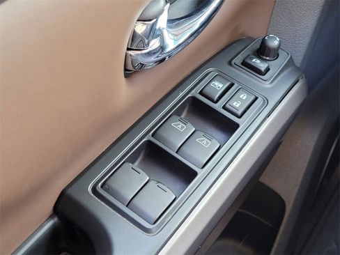 Used 2021 Nissan Titan Platinum Reserve w/ Moonroof Package image 25