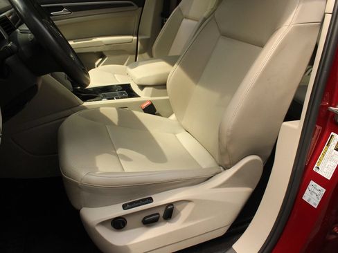 Used 2018 Volkswagen Atlas SEL FWD image 16