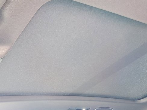 Used 2022 Volkswagen Tiguan SE R-Line image 17