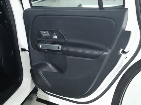 Used 2022 Mercedes-Benz GLB 250 4MATIC image 33