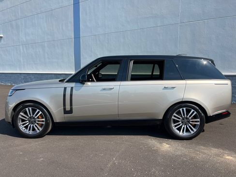 Used 2025 Land Rover Range Rover Long Wheelbase SE AWD/4WD image 4