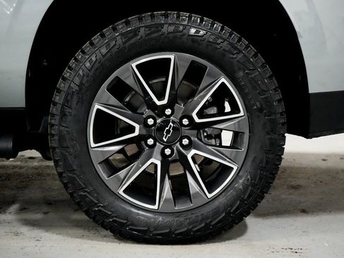 Used 2023 Chevrolet Suburban Z71 image 25