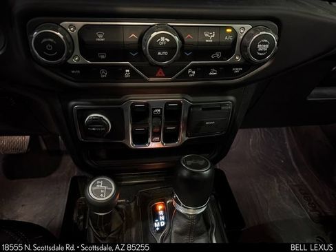 Used 2021 Jeep Wrangler Unlimited Sahara AWD/4WD image 16