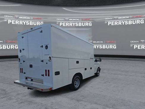 New 2026 GMC Savana 3500 w/ Power Convenience Package RWD image 9