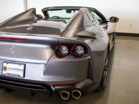 Used 2021 Ferrari 812 GTS image 23