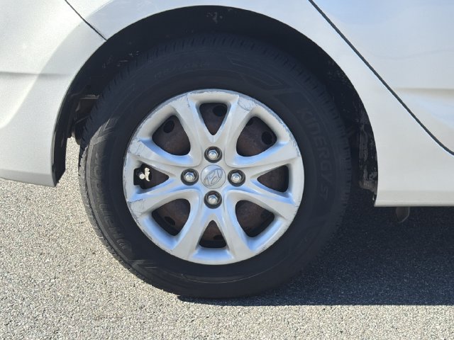 Used 2012 Hyundai Accent GS FWD image 19