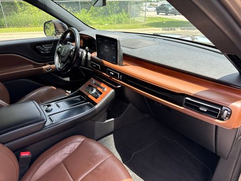 Used 2020 Lincoln Aviator Reserve RWD image 11