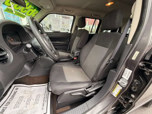 Used 2014 Jeep Patriot Latitude AWD/4WD image 9