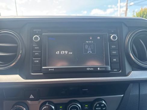 Used 2017 Toyota Tacoma SR5 w/ Tow Package AWD/4WD image 19