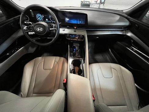 Used 2025 Hyundai Elantra Limited FWD image 17