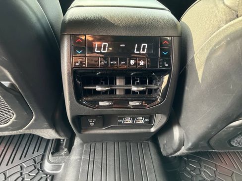 Used 2023 Jeep Grand Cherokee Overland w/ Luxury Tech Group IV AWD/4WD image 17