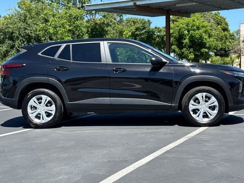 Used 2025 Chevrolet Trax LS FWD image 10