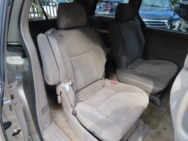 Used 2005 Toyota Sienna XLE w/ XLE Pkg 3 FWD image 11