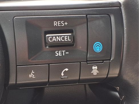 Used 2025 Nissan Pathfinder SV AWD/4WD image 18