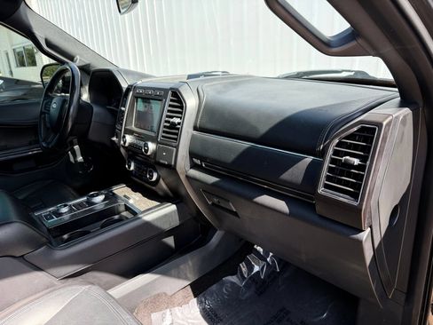 Used 2018 Ford Expedition Limited w/ Equipment Group 301A AWD/4WD image 17