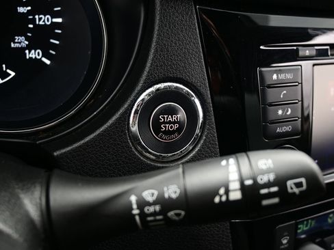 Used 2018 Nissan Rogue SV FWD image 22