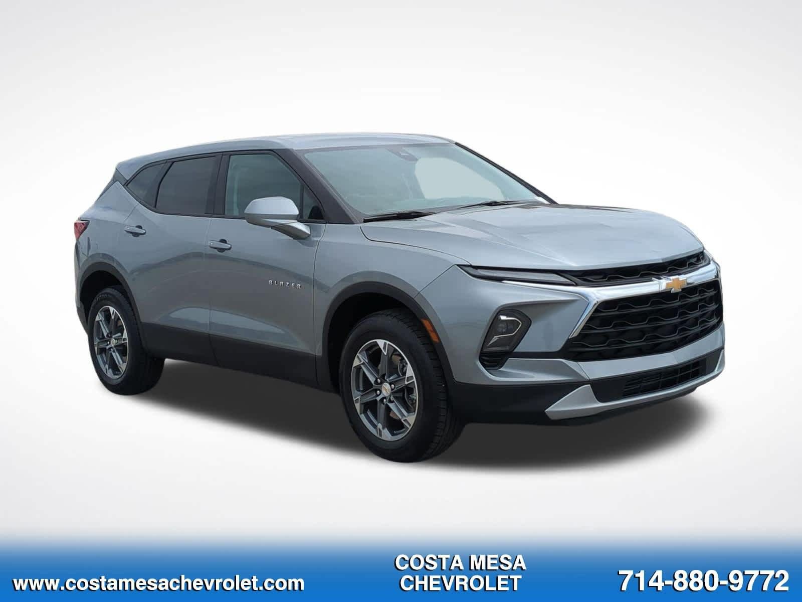 Used 2025 Chevrolet Blazer LT FWD image 3