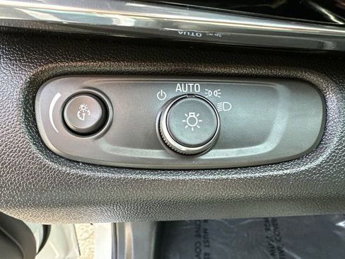 Used 2025 Buick Envista Sport Touring w/ Convenience II Package FWD image 28