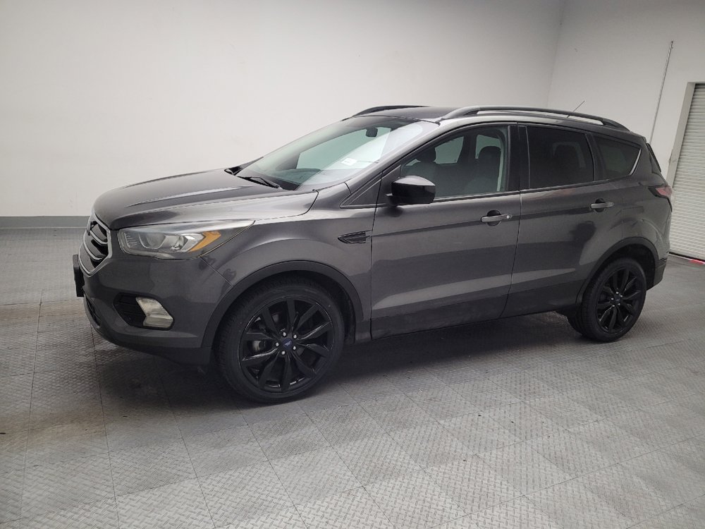 Used 2018 Ford Escape SE w/ SE Sport Appearance Package FWD image 2