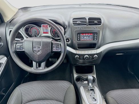 Used 2019 Dodge Journey SE image 14