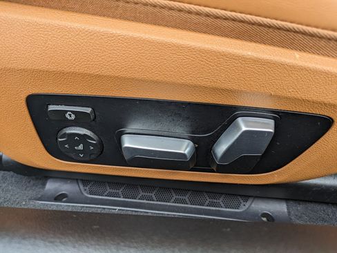 Used 2022 BMW 840i Convertible w/ Driving Assistance Package RWD image 19