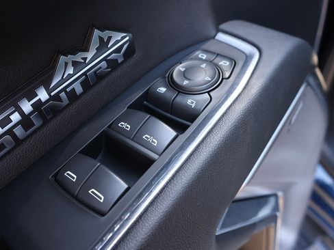 Used 2023 Chevrolet Silverado 1500 High Country w/ Technology Package image 7