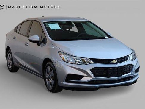 Used 2018 Chevrolet Cruze LS FWD image 4