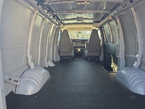 New 2025 Chevrolet Express 3500 image 12