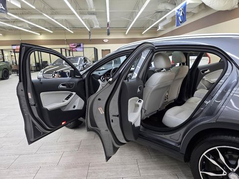 Used 2017 Mercedes-Benz GLA 250 w/ Premium Package image 17