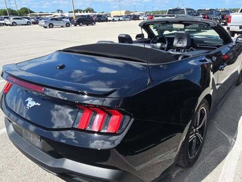 Used 2025 Ford Mustang Premium image 8