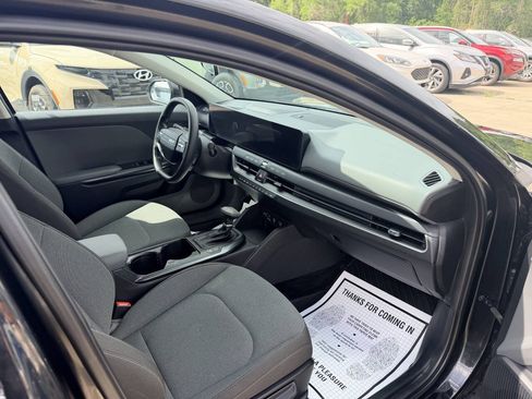 Used 2025 Kia K4 FWD image 24