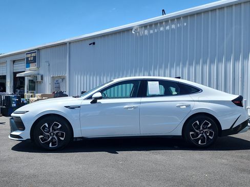 Used 2024 Hyundai Sonata SEL FWD image 2
