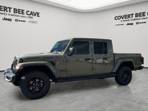 New 2025 Jeep Gladiator Sport image 4